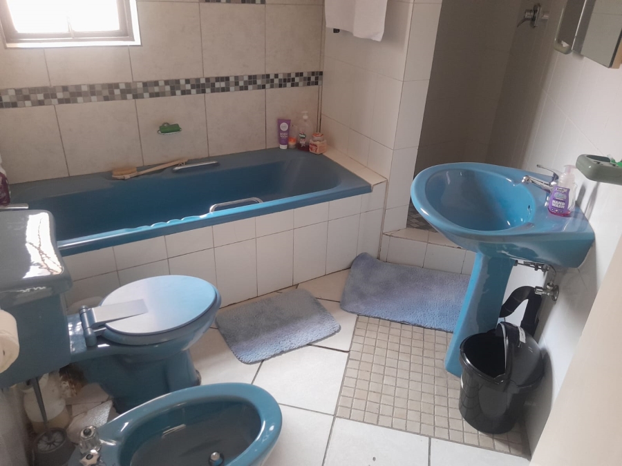 6 Bedroom Property for Sale in Safari Gardens North West